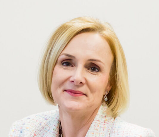 Executive search – AI finds, humans decide